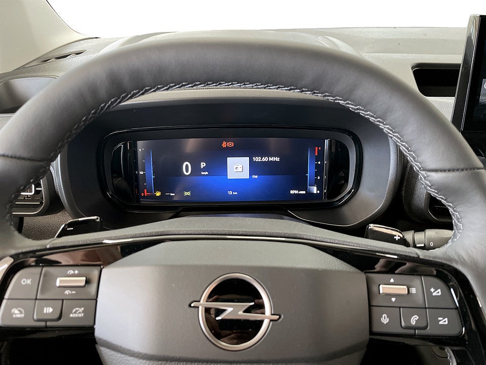 Bild på Opel Combo ELITE 130hk AT8 L2 - EDITION! Värmare & Dragkrok