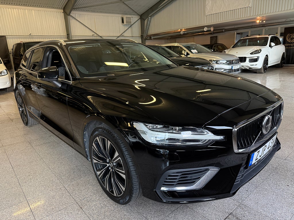 Volvo V60 Recharge T6 AWD 399hk Cockpit Navi Kamera Keyless Drag