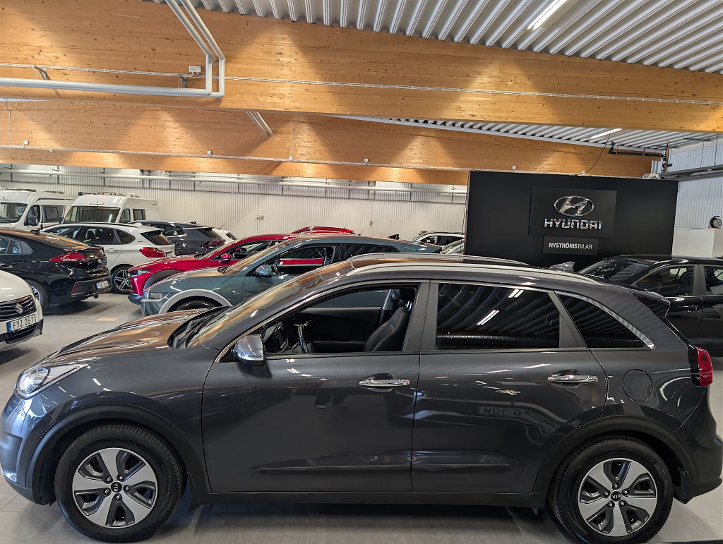 Kia Niro Hybrid DCT Advance Plus Pano/M-värm/V-hjul thumbnail