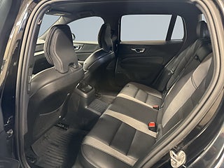 Volvo V60 Recharge T8 AWD Plus Dark R-Design MOMS/1Ägare/Drag/S&V – bild 13