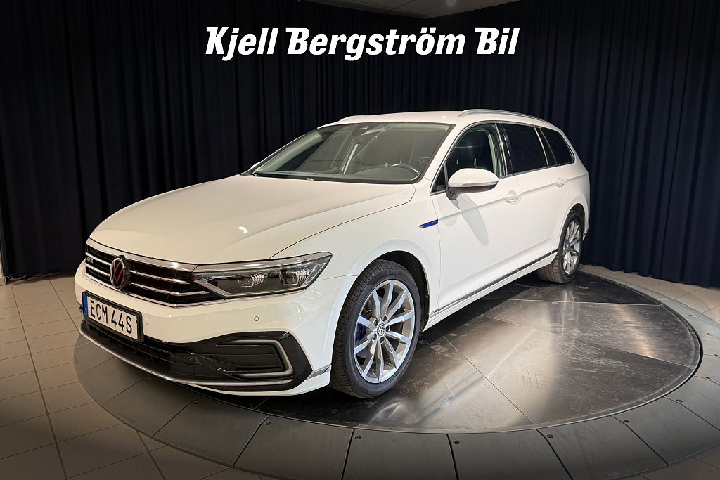 Volkswagen Passat Sportscombi GTE 1.4 TSI iQ-light Drag Värmare Keyless