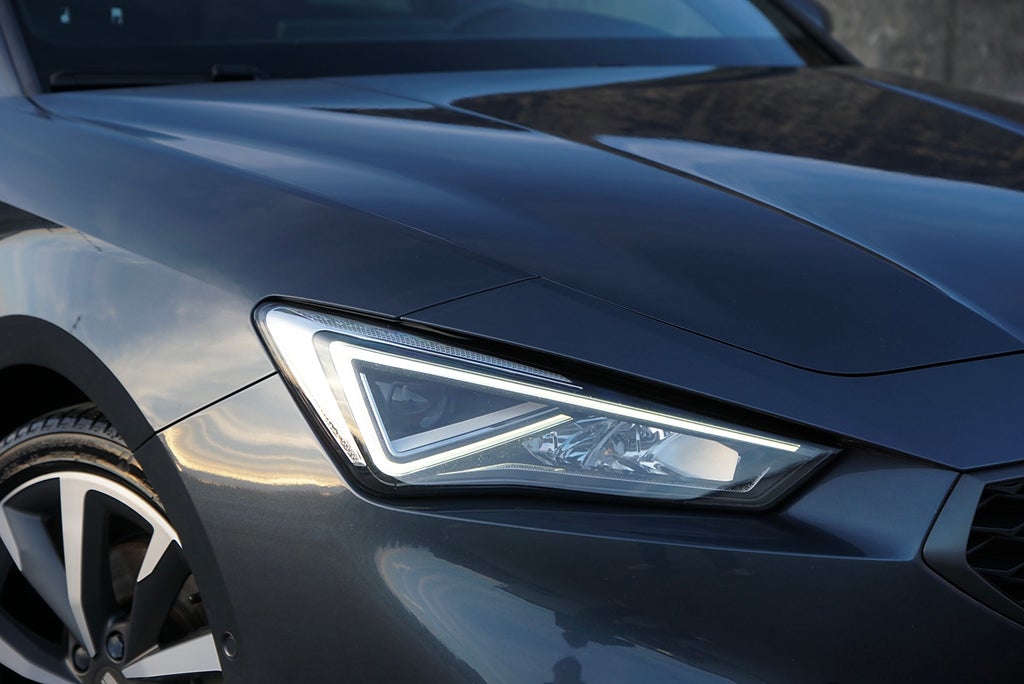 Seat Leon Sportstourer 1.5 eTSI FR Cockpit Drag B-Kamera