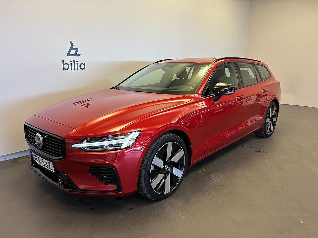 Volvo V60 Recharge T6 Ultimate Dark / Panoramatak / 360 Kamera