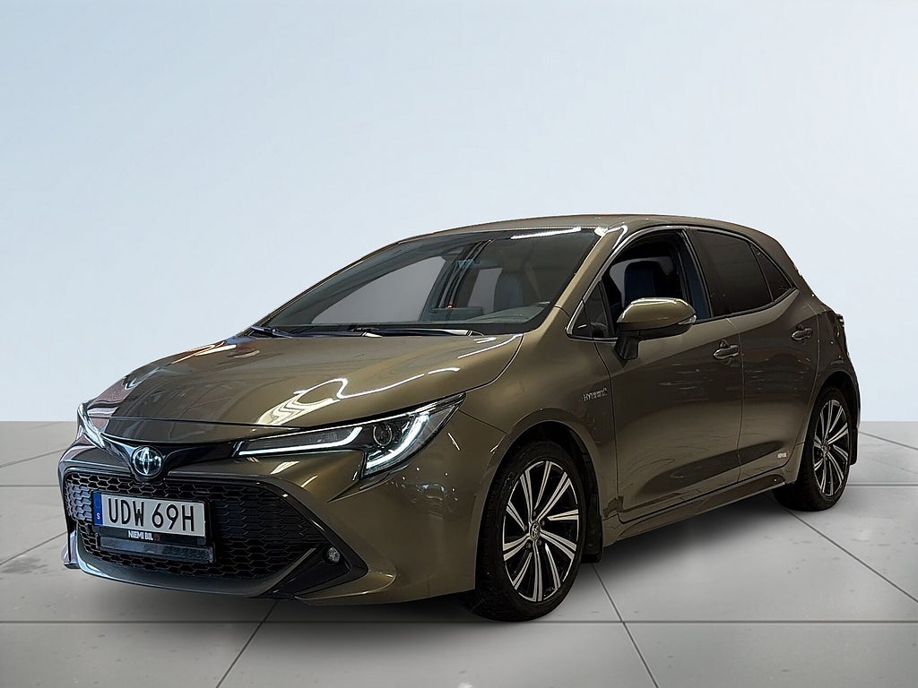 Toyota Corolla Hybrid e-CVT Style Drag Mvärme Bkamera Rattvärm S&V