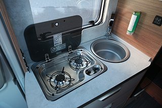 Husbil-integrerad Knaus Van Ti 640 14 av 23