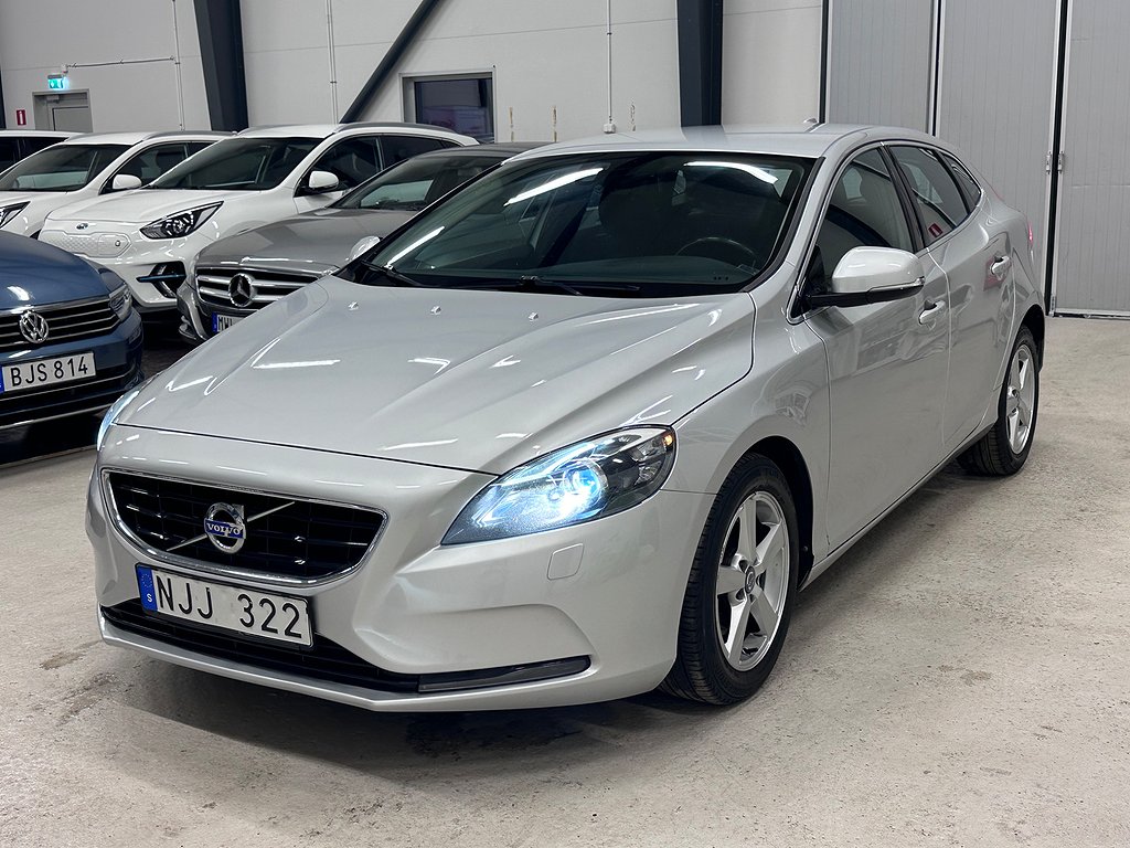 Volvo V40 D2 115HK MOMENTUM D-VÄRM BACKKAMERA 0,39l/MIL