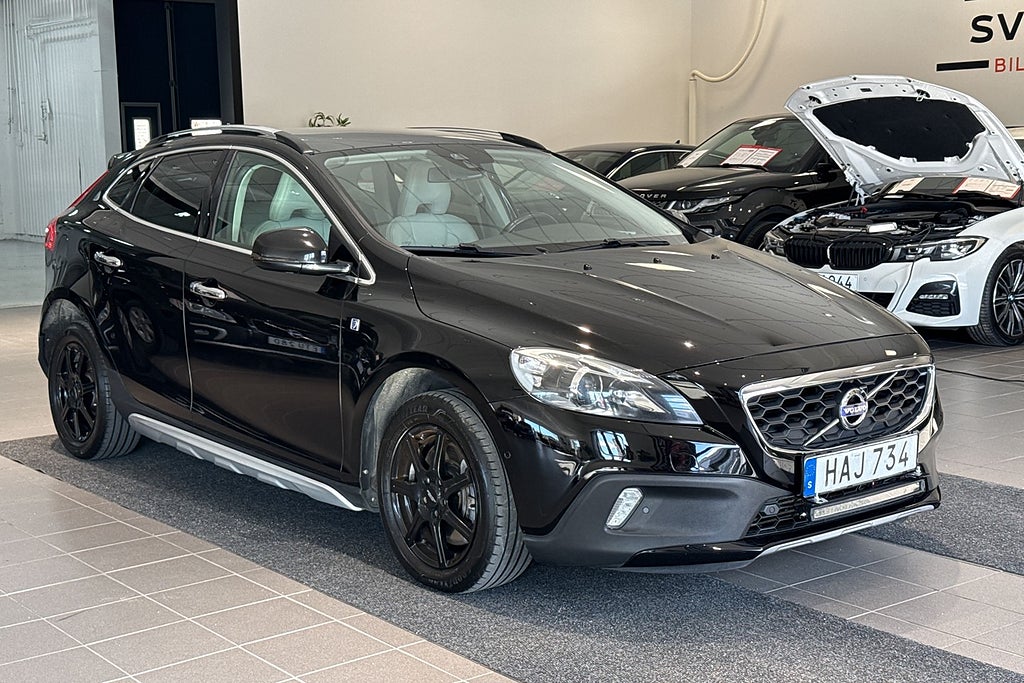 Volvo V40 Cross Country T4 AWD Automat 190 hk/Ocean Race/Panorama/Harman-Kardon