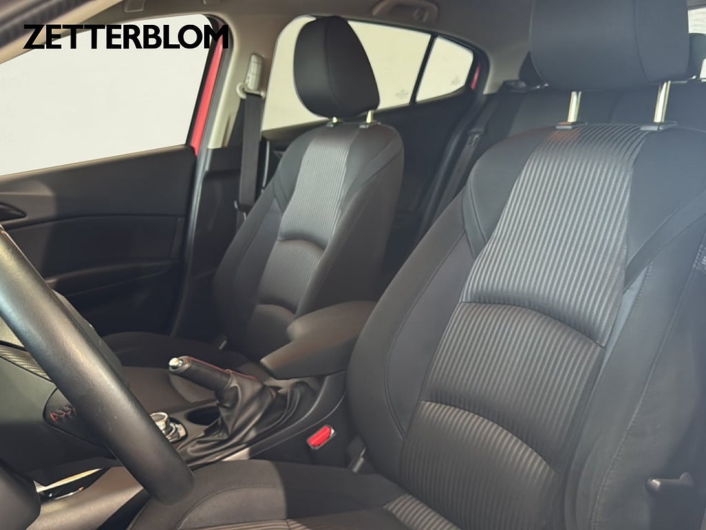 Halvkombi Mazda 3 8 av 14