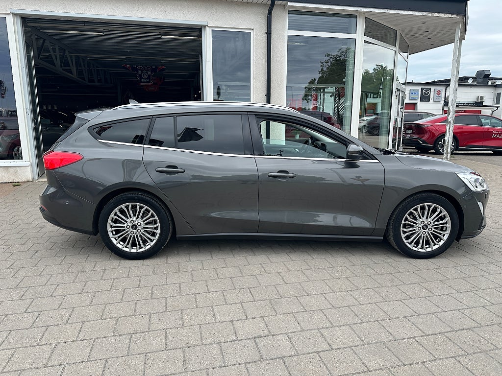 Ford Focus Kombi 1.0 EcoBoost Titanium Launch