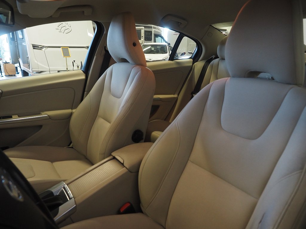 Volvo S60 T3 Kinetic 150hk | Låga mil | 2012