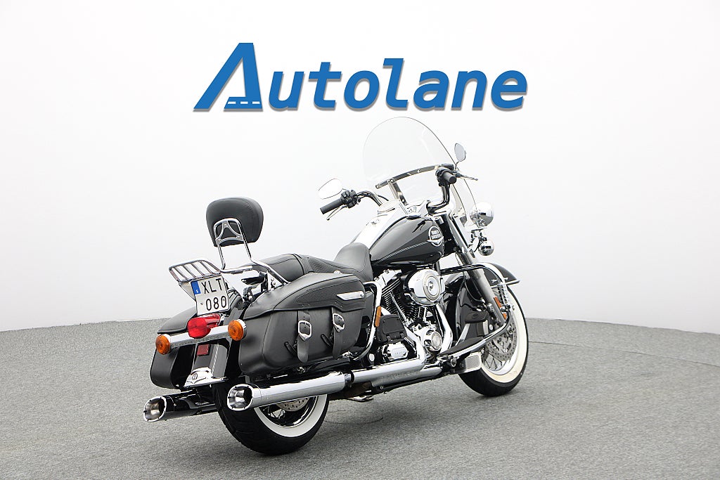 Harley-Davidson Road King Classic* Nyservad* Nya däck Vance & Hines Svensksåld