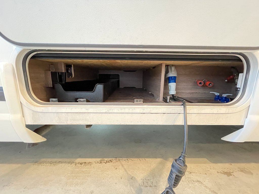 Kabe TMI 860 LQB /Hyd-Stöd/Drag/AC bodel/Solcell/Ugn/Aut180 - Kabe