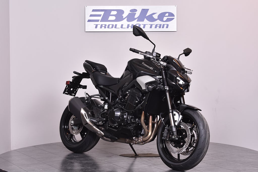 Kawasaki Z900  SPARA  11 600:- Alla färger finns för omg lev