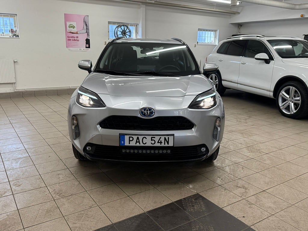 Toyota Yaris Cross HYBRID AWD-i E-CVT ACTIVE AUT B-KAM CARPLAY V-HJUL MOMS