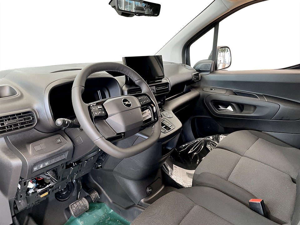 Bild på Opel Combo ELITE 130hk AT8 L2 - EDITION! Värmare & Dragkrok