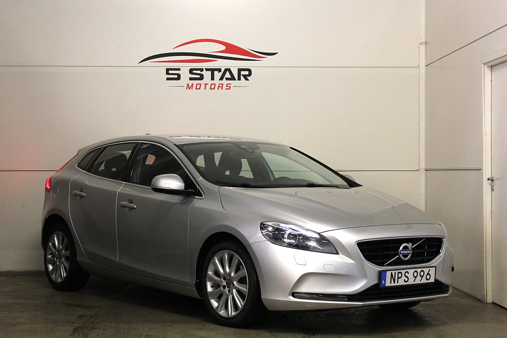 Volvo V40 D2 Powershift Momentum  Bluetooth | P-sensor| Låga mil 