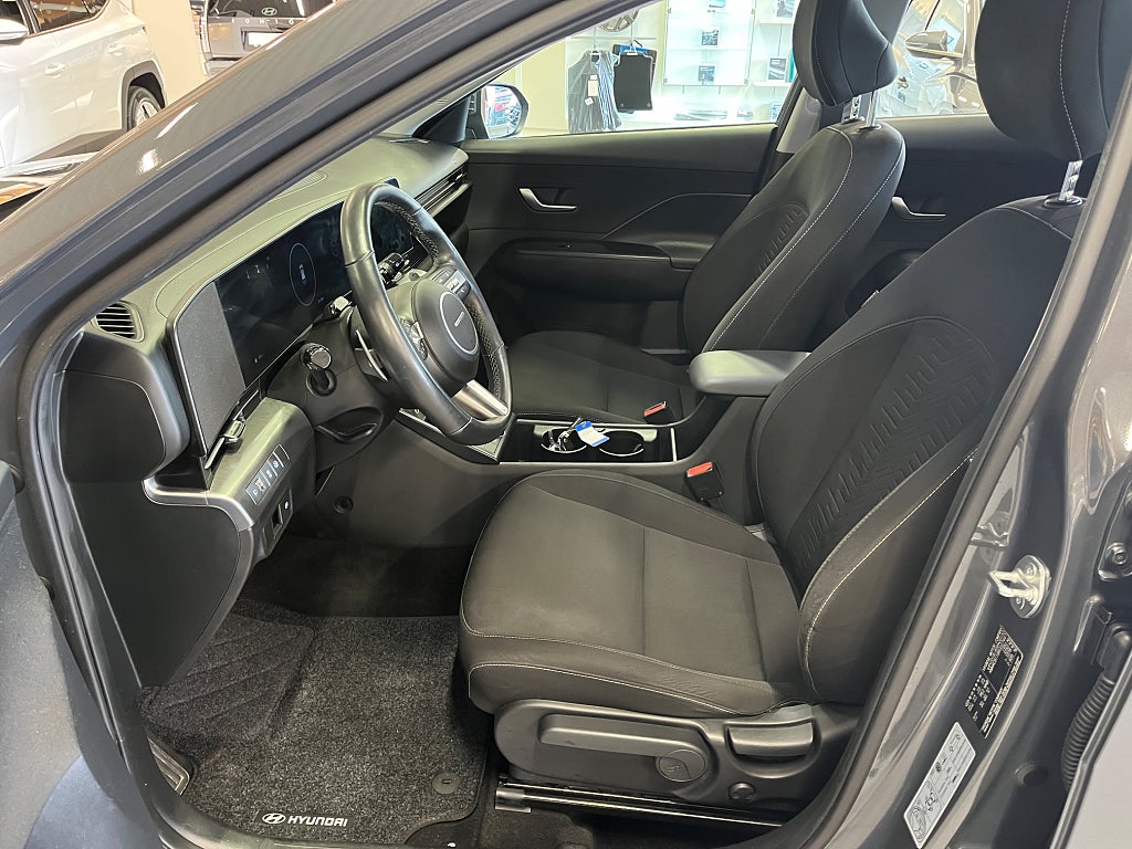 Hyundai Kona Hybrid 1.6 141hk AUT /S+V/Värmare/LED-Ramp/Fullservad thumbnail