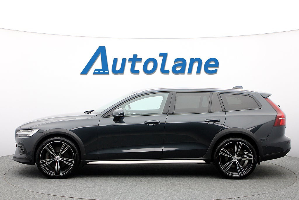 Volvo V60 Cross Country D4 AWD B&W, 360°,  Skinn, 20", Drag, HUD, BLIS