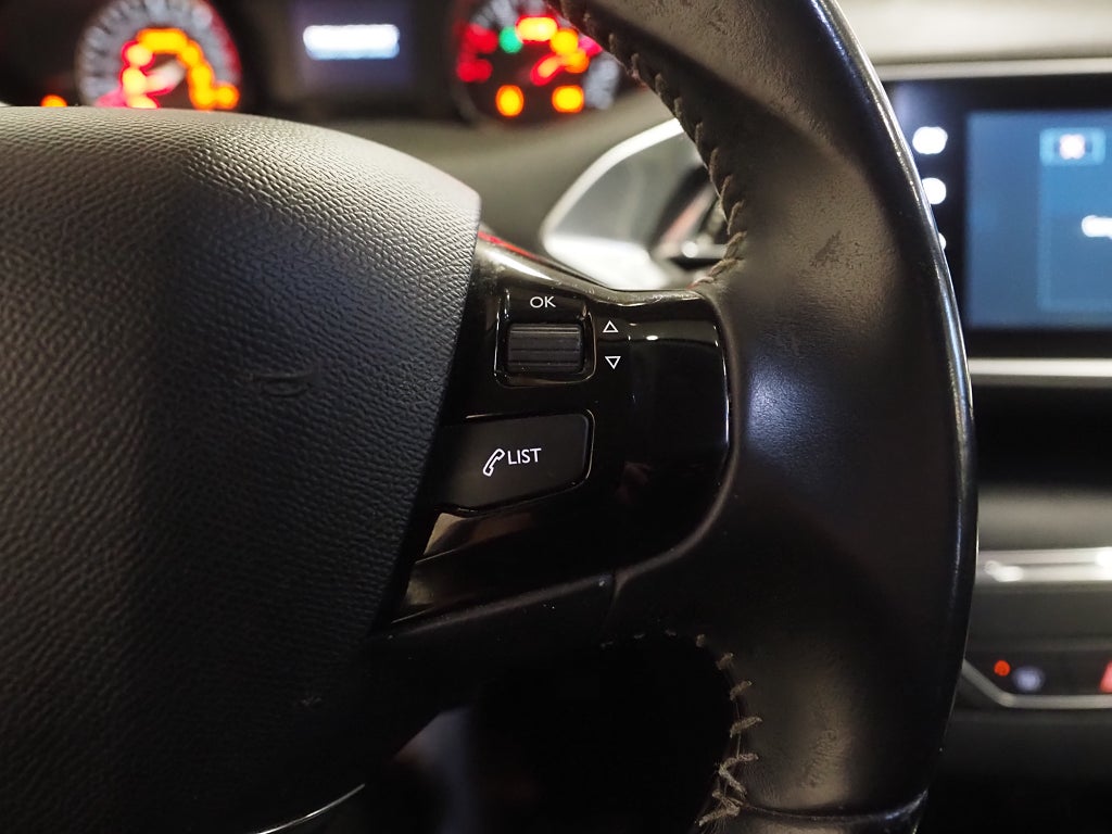 Peugeot 308 SW 1.2 130hk Allure Automat Drag PDC Keyless 2015