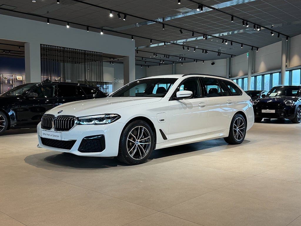 BMW 530e xDrive Touring M Sport Rattvärme Dragkrok Elstolar
