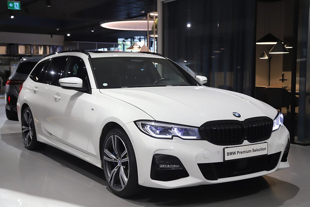 BMW 330e xDrive Touring // M Sport // Pano / HUD