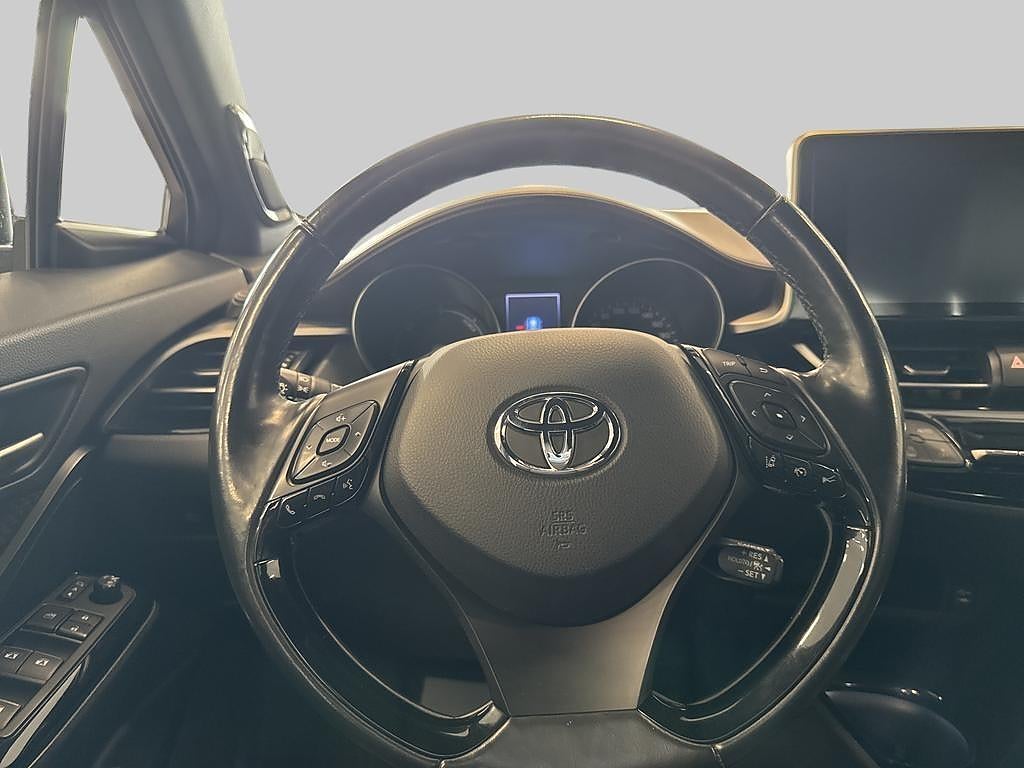 Toyota C-HR 2017 - miniatyr 10