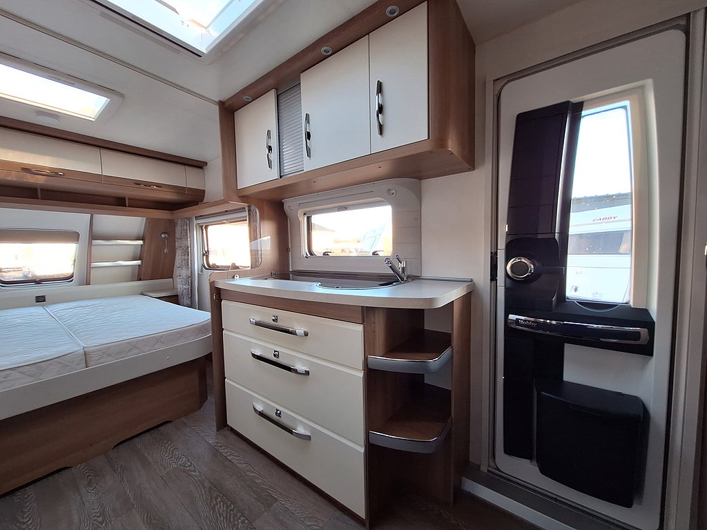 Hobby De Luxe 540 UFf Queenbädd