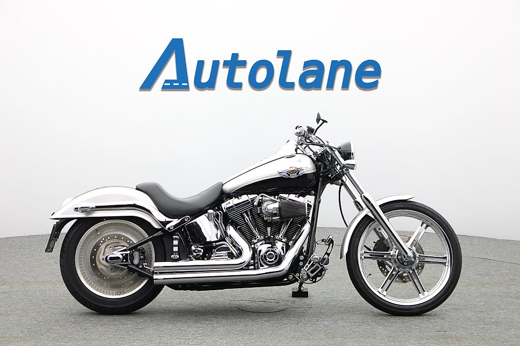 Harley-Davidson Deuce *Nyservad Nya däck Vance & Hines