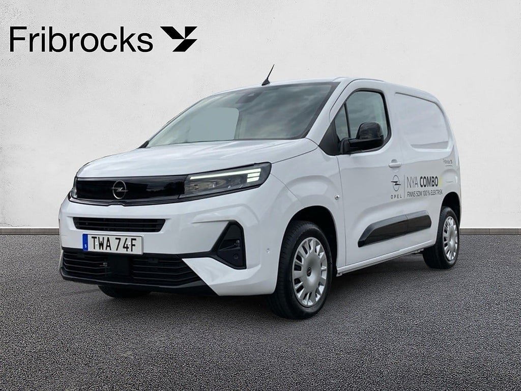 Opel Combo L1 130 AT8 ELITE/Kamera/Moms/Drag/Demo/3.99%