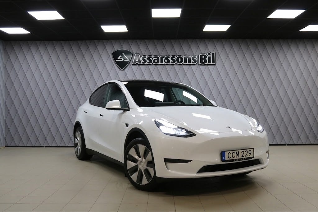 Tesla Model Y Standard Range RWD Panorama Drag B-Kamera Adaptiv Farth