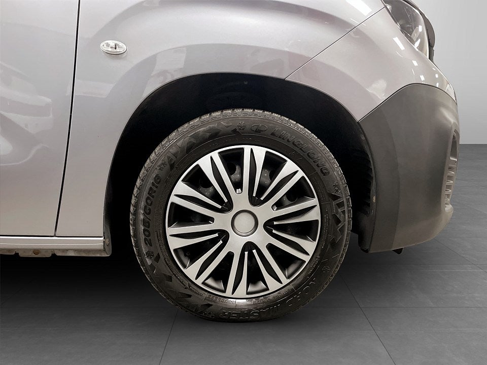 Bild på Peugeot Partner PRO Crew Cab BHDi 100hk - 5-SITS,DRAG,VÄRMARE