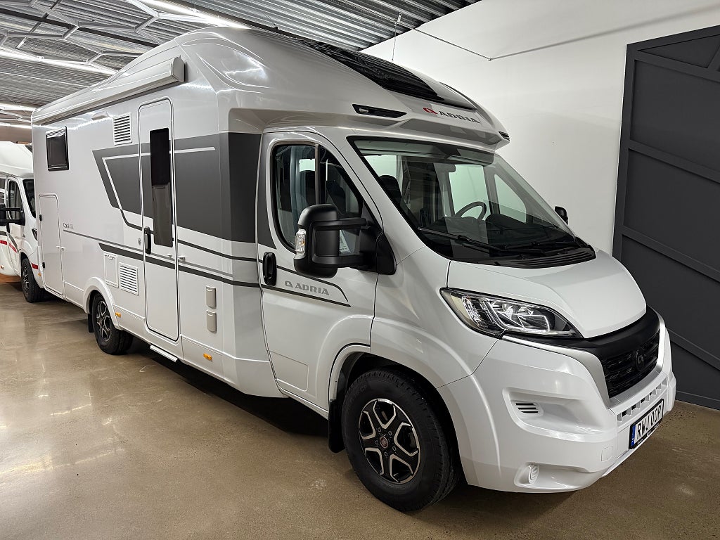 Adria Coral Axess  670 SL Solcell / AC / 766mil