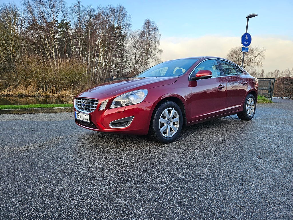 Volvo S60 T3 Momentum Låga mil !!! 