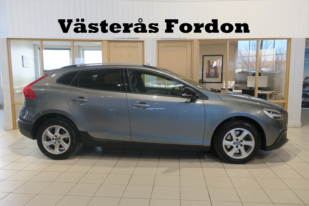 Volvo V40 Cross Country T3 Momentum Värmare Navi Kamera Keyless BLIS