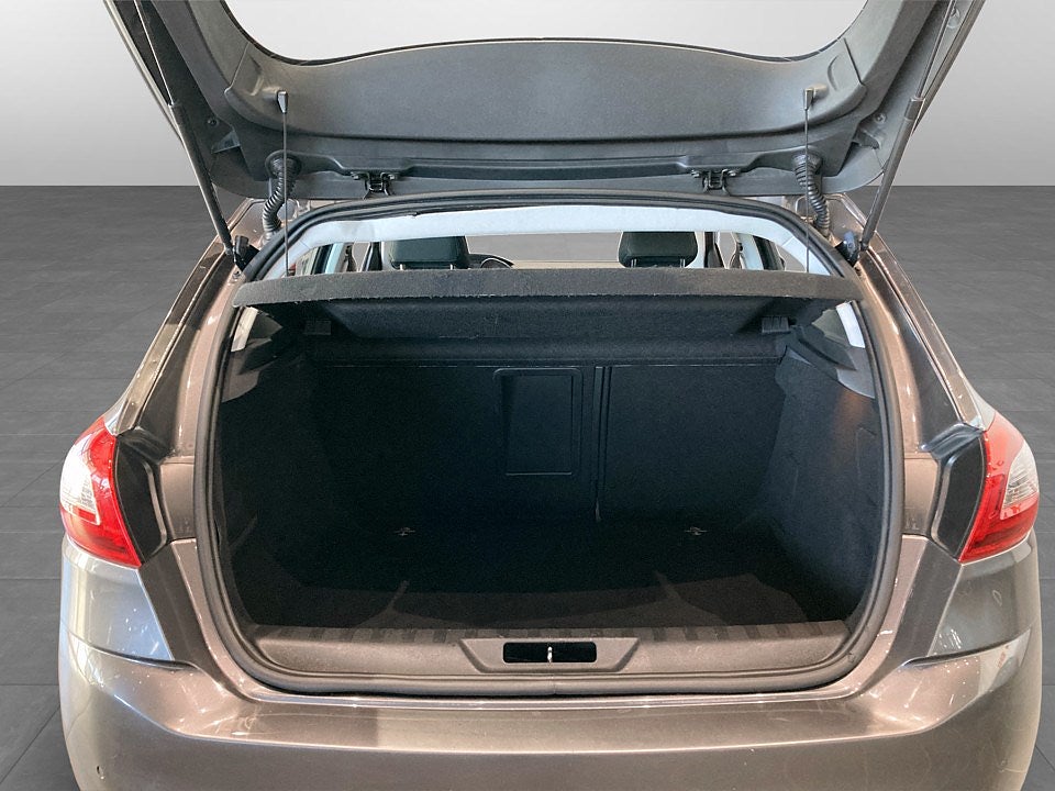 Bild på Peugeot 308 5D Allure 1.2 PT 130hk Aut - DRAG, CARPLAY