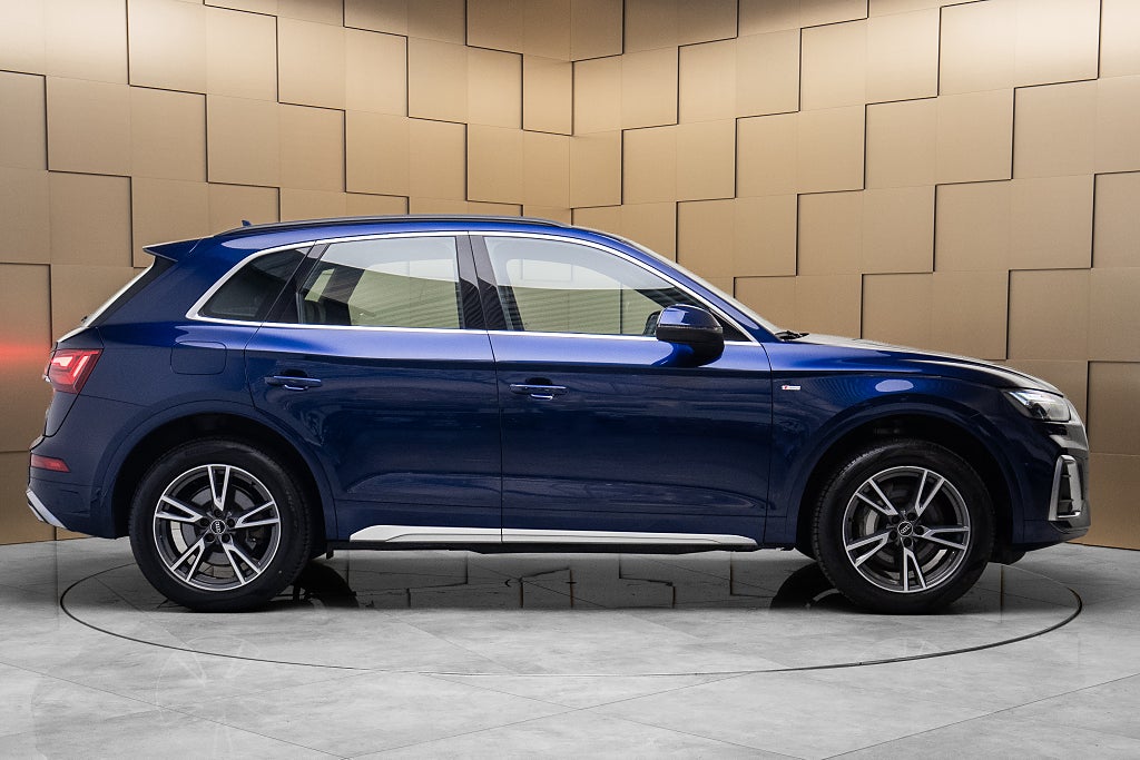 Audi Q5 55 TFSI e quattro S Line / Pano / Drag / Kamera