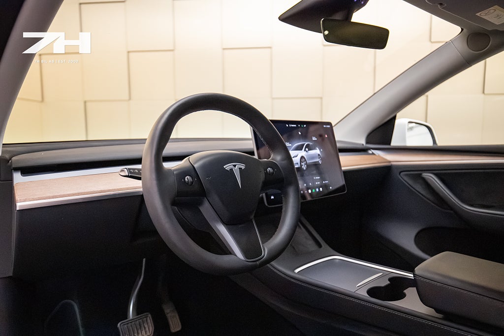Tesla Model Y Long Range AWD / Drag / Pano / Autopilot