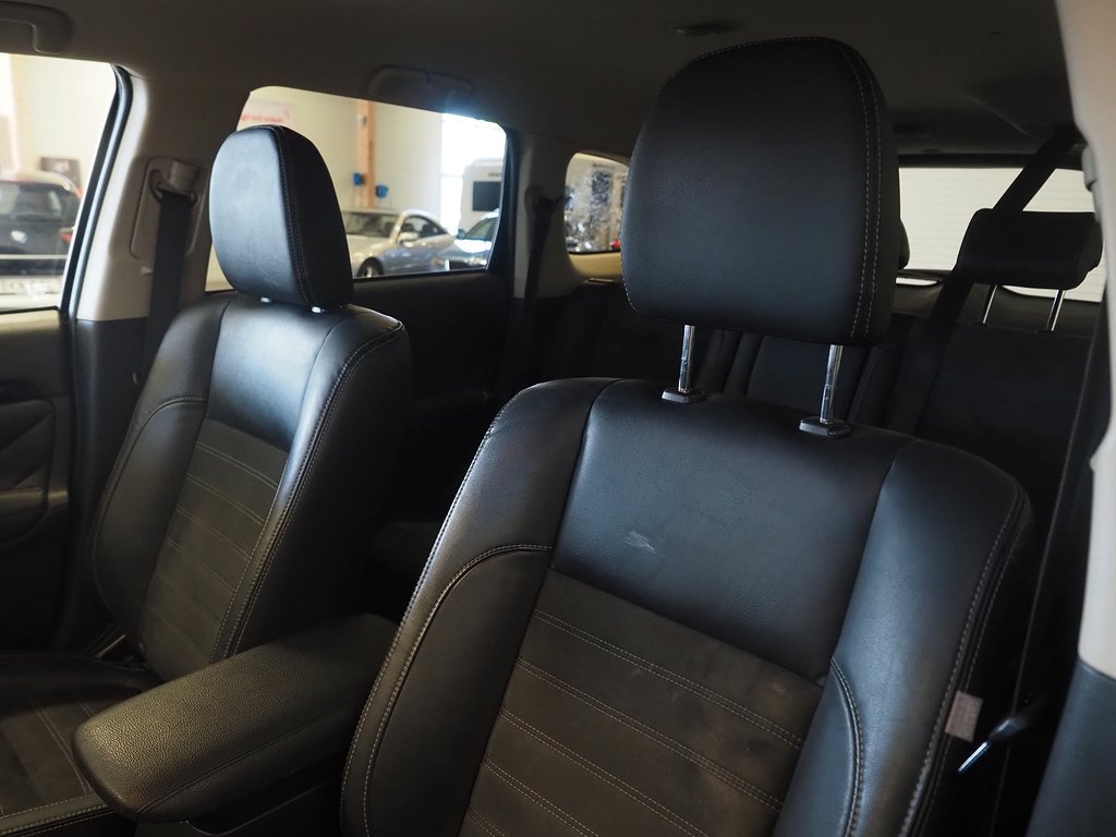 Mitsubishi Outlander PHEV 4WD CVT Comfort Drag Kamera 2017