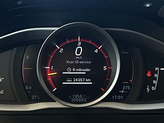 Volvo V60 D4 AWD Momentum Business S&Vhjul/Drag/Dvärm/AdaptivFart – bild 19