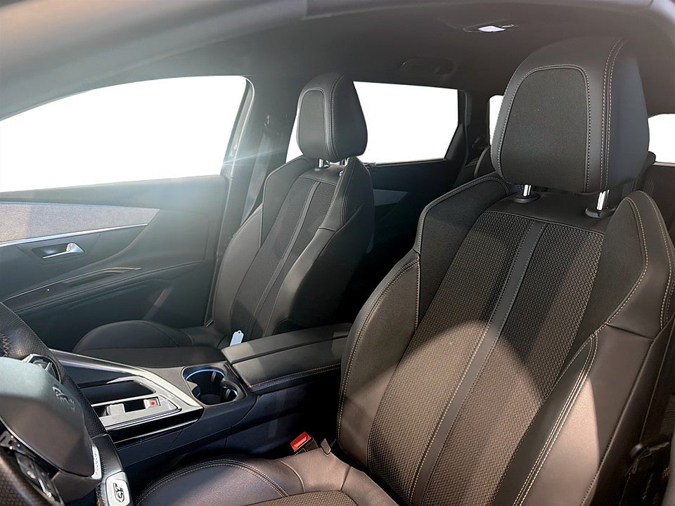 Bild på Peugeot 5008 GT 1.2 PT 130hk Aut 7-SITS B-KAMERA