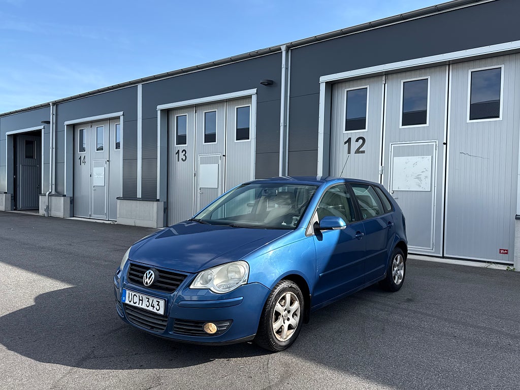 Volkswagen Polo Polo 1.4 Comfort/ Låg mil/ Års skatt 1328kr Ny servad 