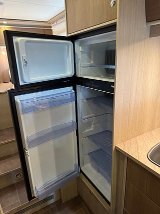Husbil-halvintegrerad Bürstner Ixeo Time 726 9 av 19