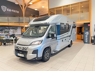 Husbil-halvintegrerad Adria MATRIX SUPREME 670 DL