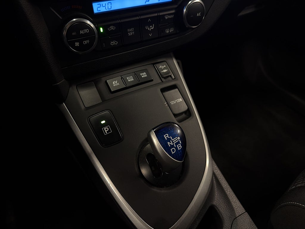 Toyota Auris Hybrid e-CVT, Navi, Kamera, 3 brukare