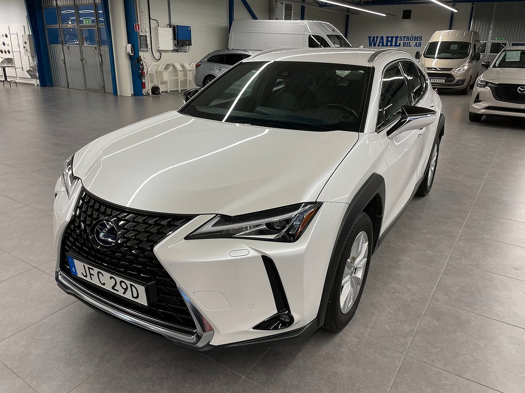 Lexus UX 250h CVT Euro 6 Comfort med Teknikpaket.