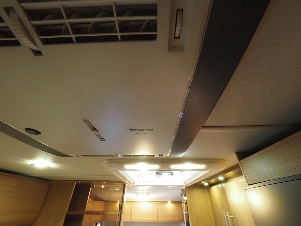 Polar 620 CTX Svit AC Vintervagn Dinette Franskbädd ALDE