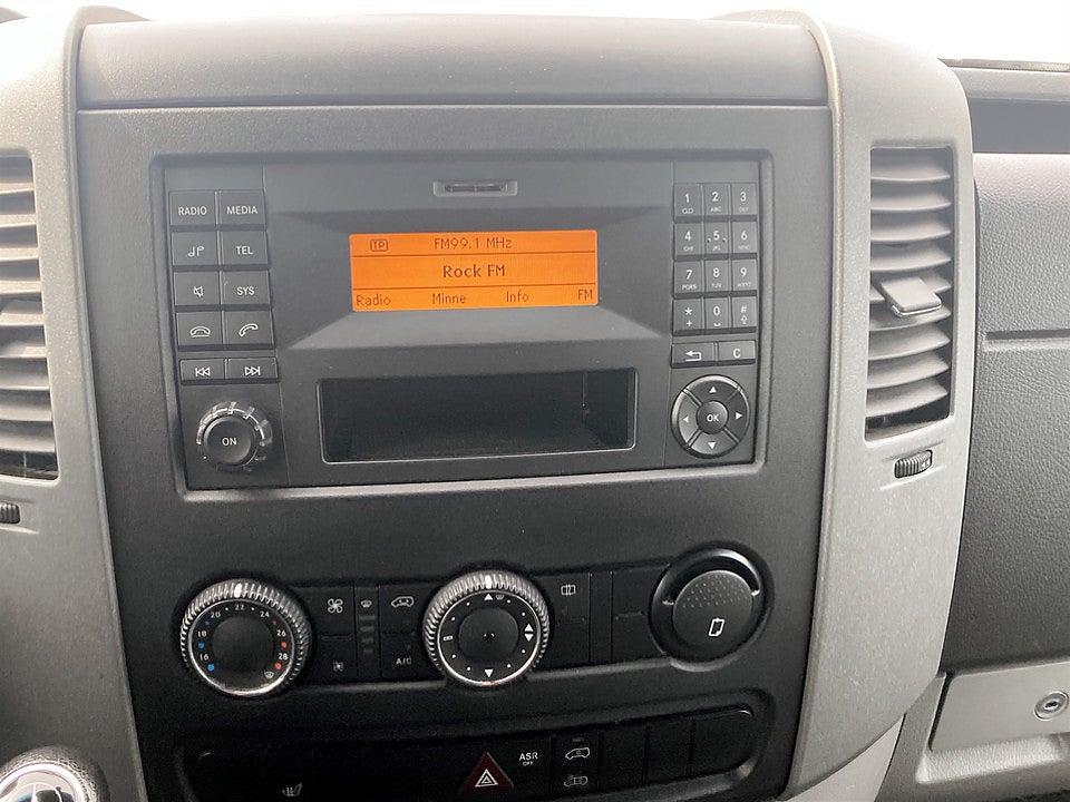 Bild på Mercedes-Benz Sprinter 211 Tempmatic CDI 114hk Aut L3H2 DRAG