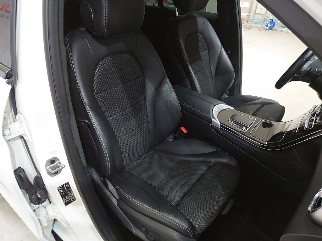 Mercedes-Benz GLC220 d 2022 - miniatyr 11
