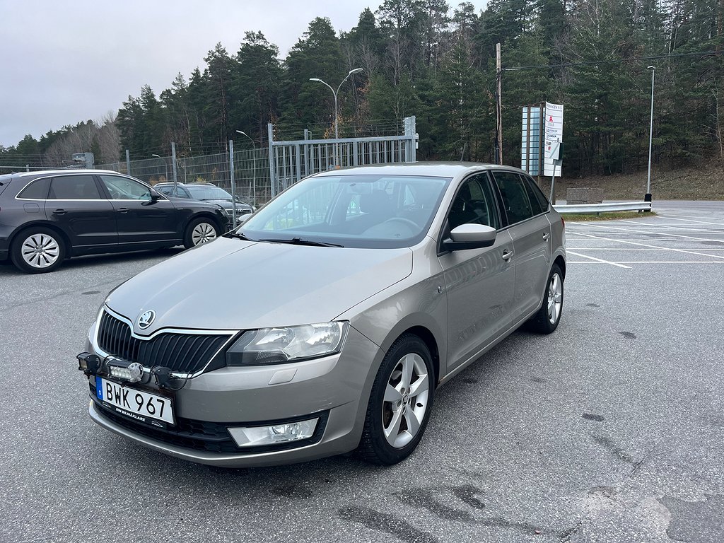 Skoda Rapid Spaceback 1.6 TDI 90hk Nyservad Nybesiktigad