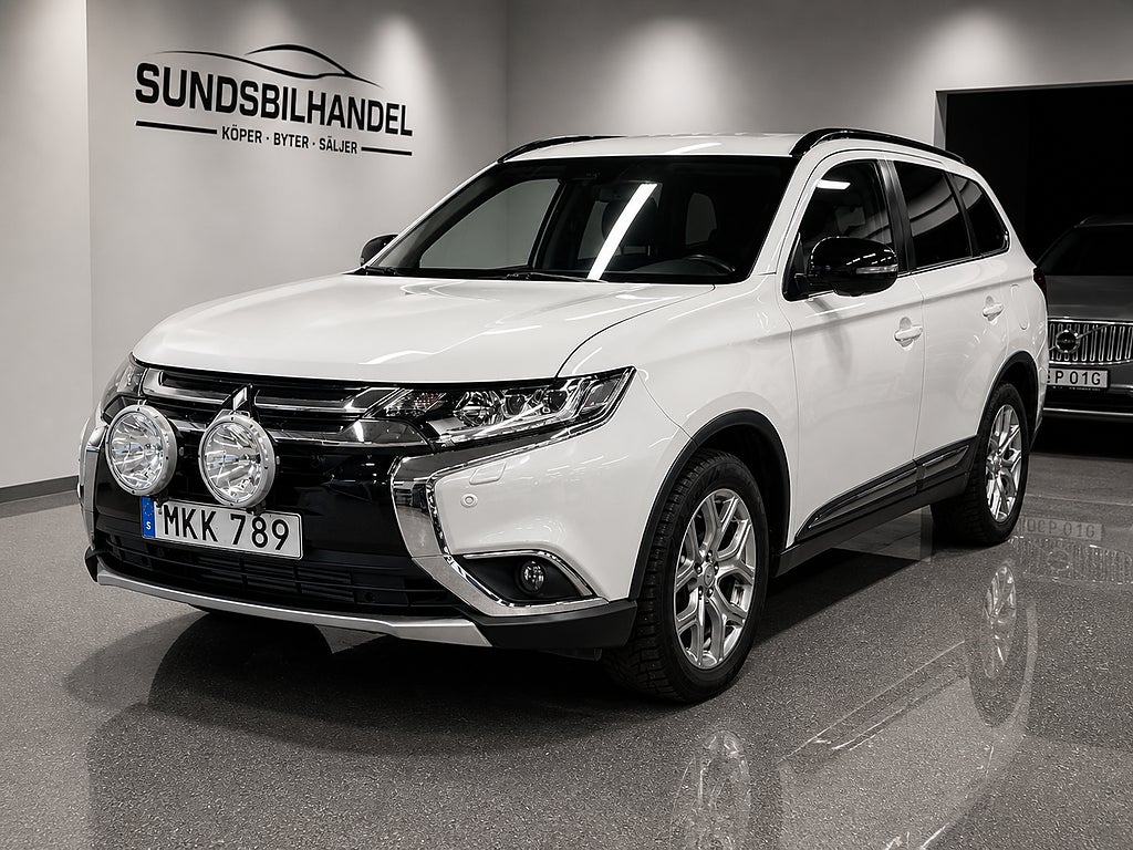 Mitsubishi Outlander 150hk 4WD Onyx 7-Sits Taklucka Drag 360 Kamera 